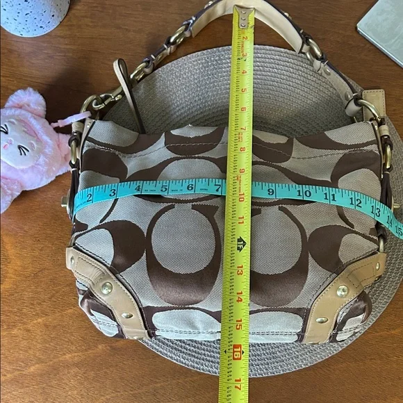 Coach Vintage Brown and Tan Shoulder Bag - Picture 12 of 12